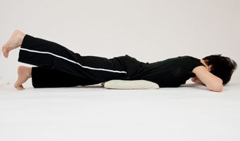 alternating leg lifts prone